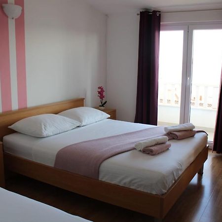 Apartments Renata Donji Seget Екстериор снимка
