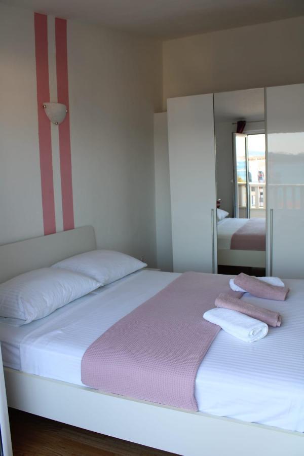 Apartments Renata Donji Seget Екстериор снимка