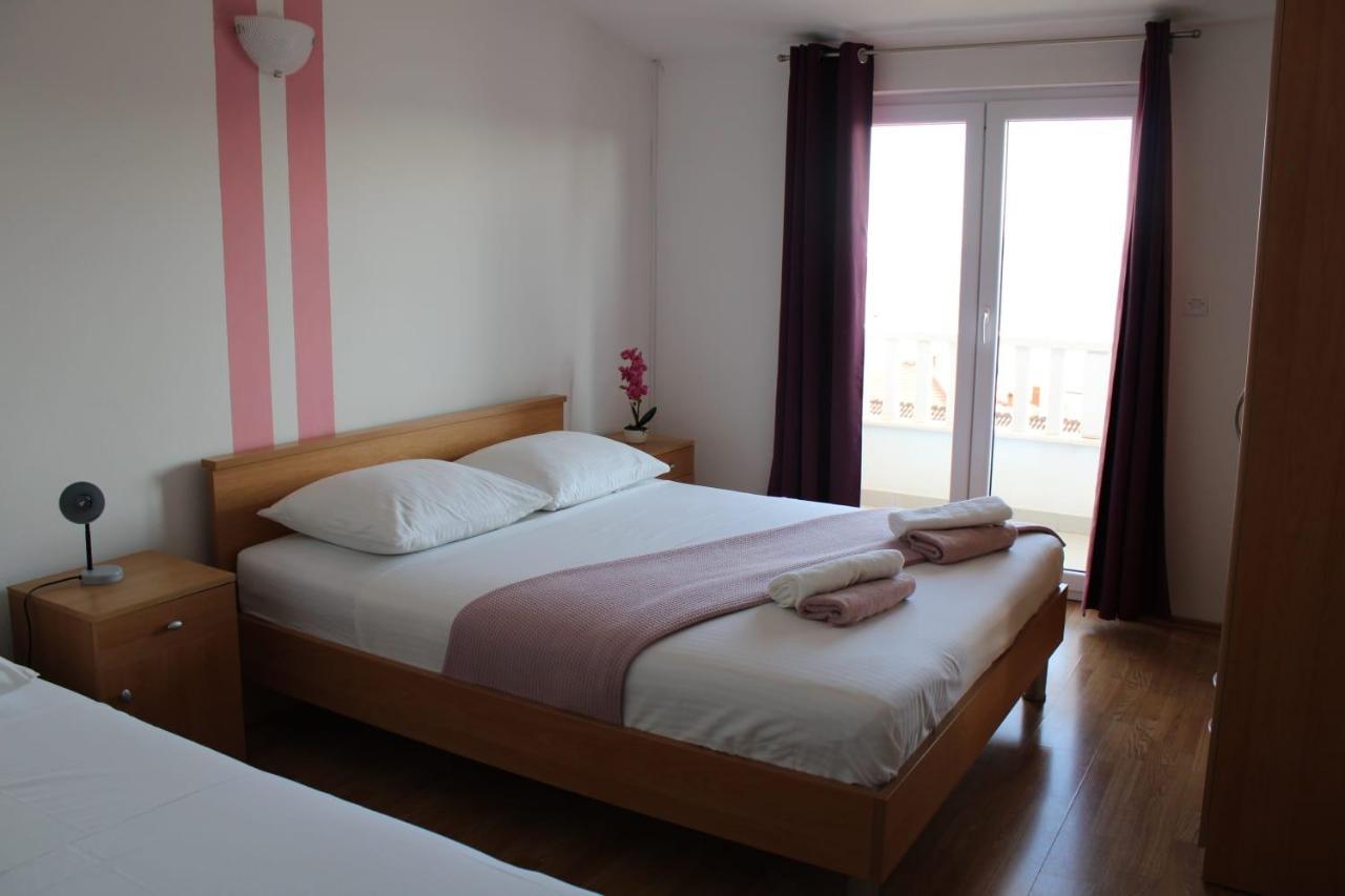 Apartments Renata Donji Seget Екстериор снимка
