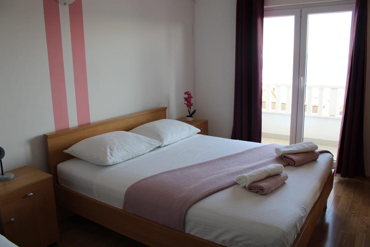 Apartments Renata Donji Seget Екстериор снимка