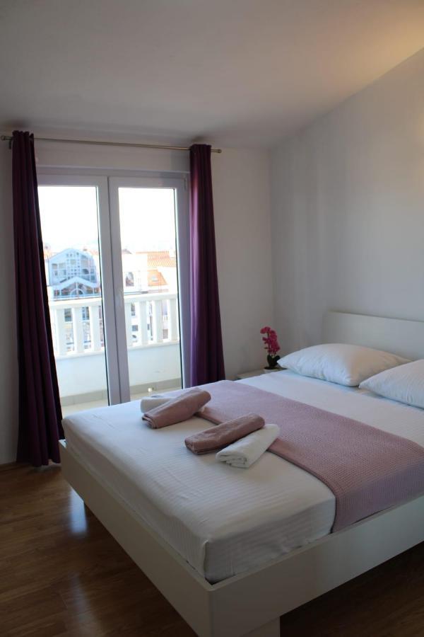Apartments Renata Donji Seget Екстериор снимка