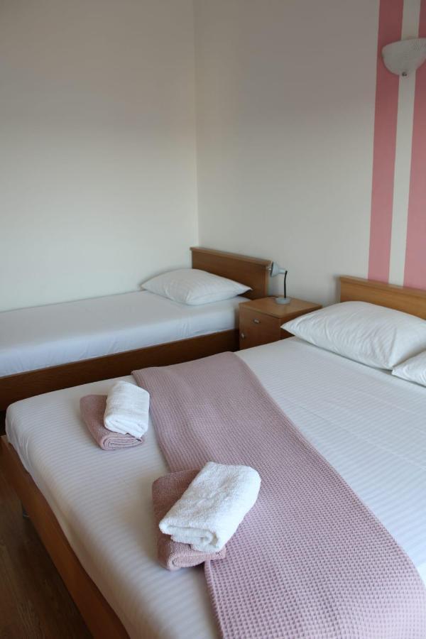 Apartments Renata Donji Seget Екстериор снимка