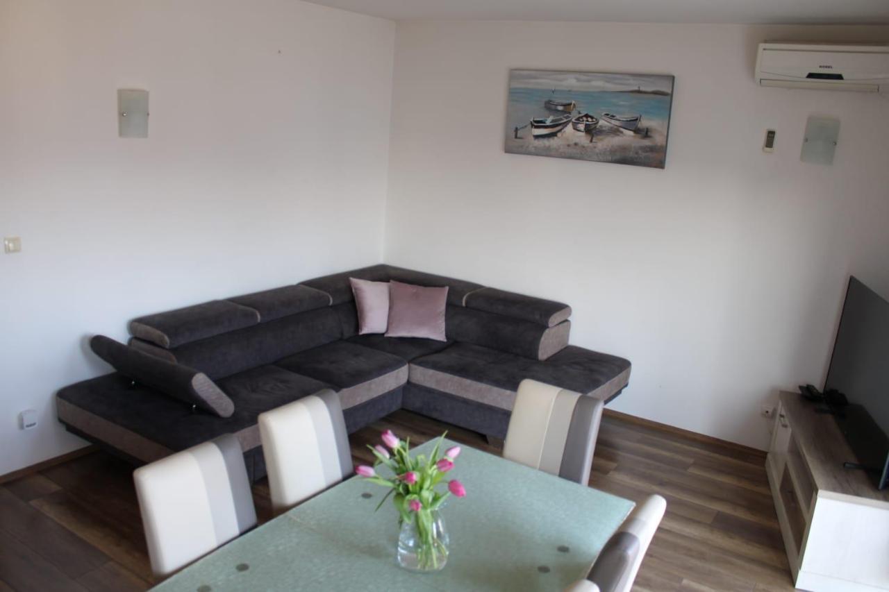 Apartments Renata Donji Seget Екстериор снимка