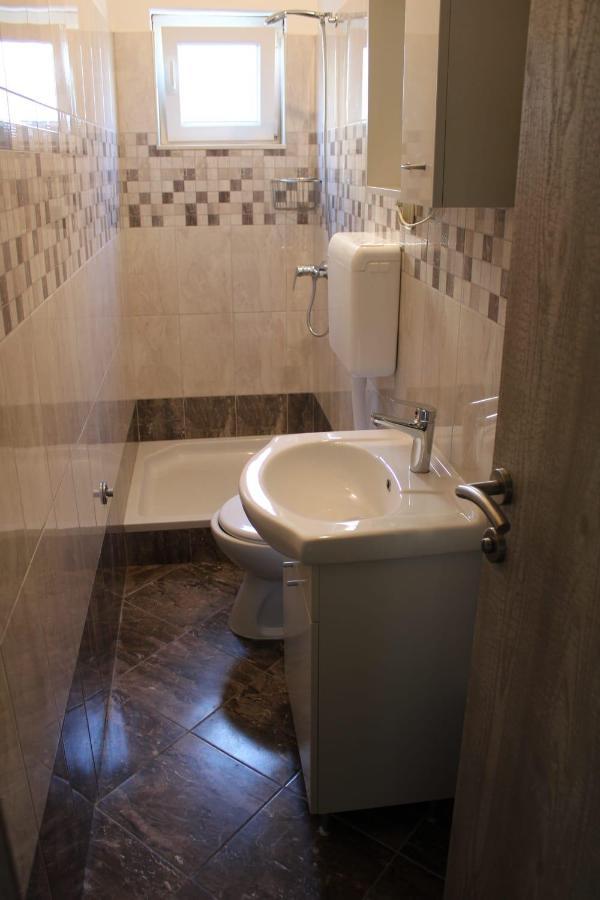 Apartments Renata Donji Seget Екстериор снимка