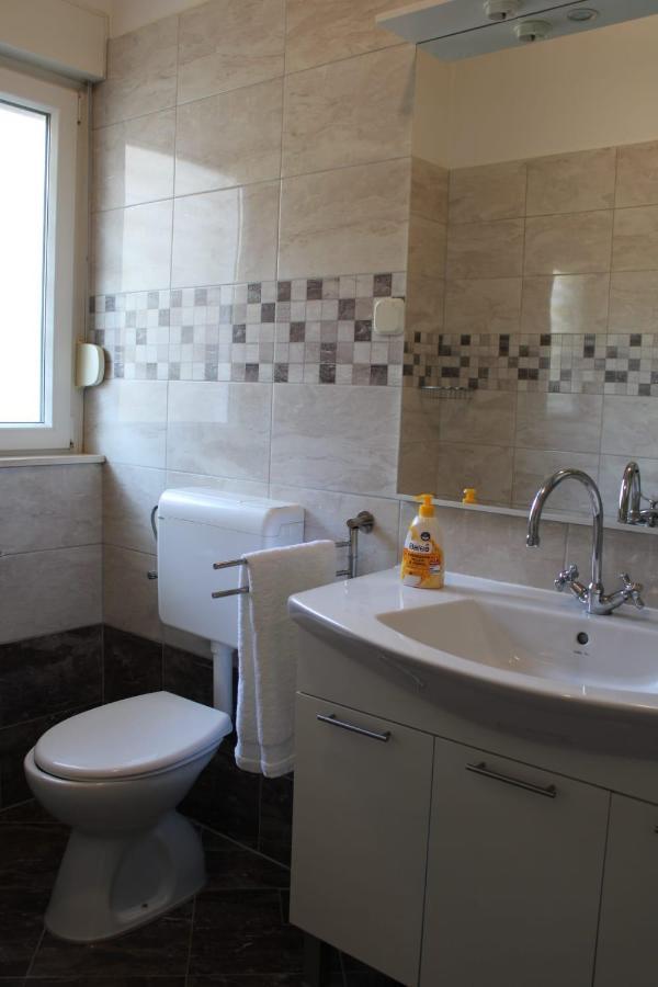 Apartments Renata Donji Seget Екстериор снимка