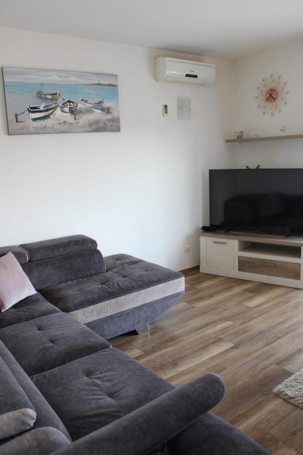 Apartments Renata Donji Seget Екстериор снимка